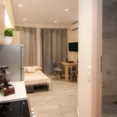 Modern Studio 2 @ Old Port!